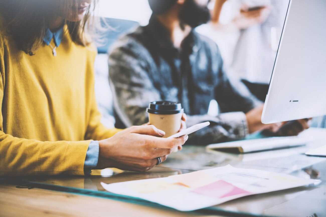 Comparativo visual entre escritório virtual e coworking