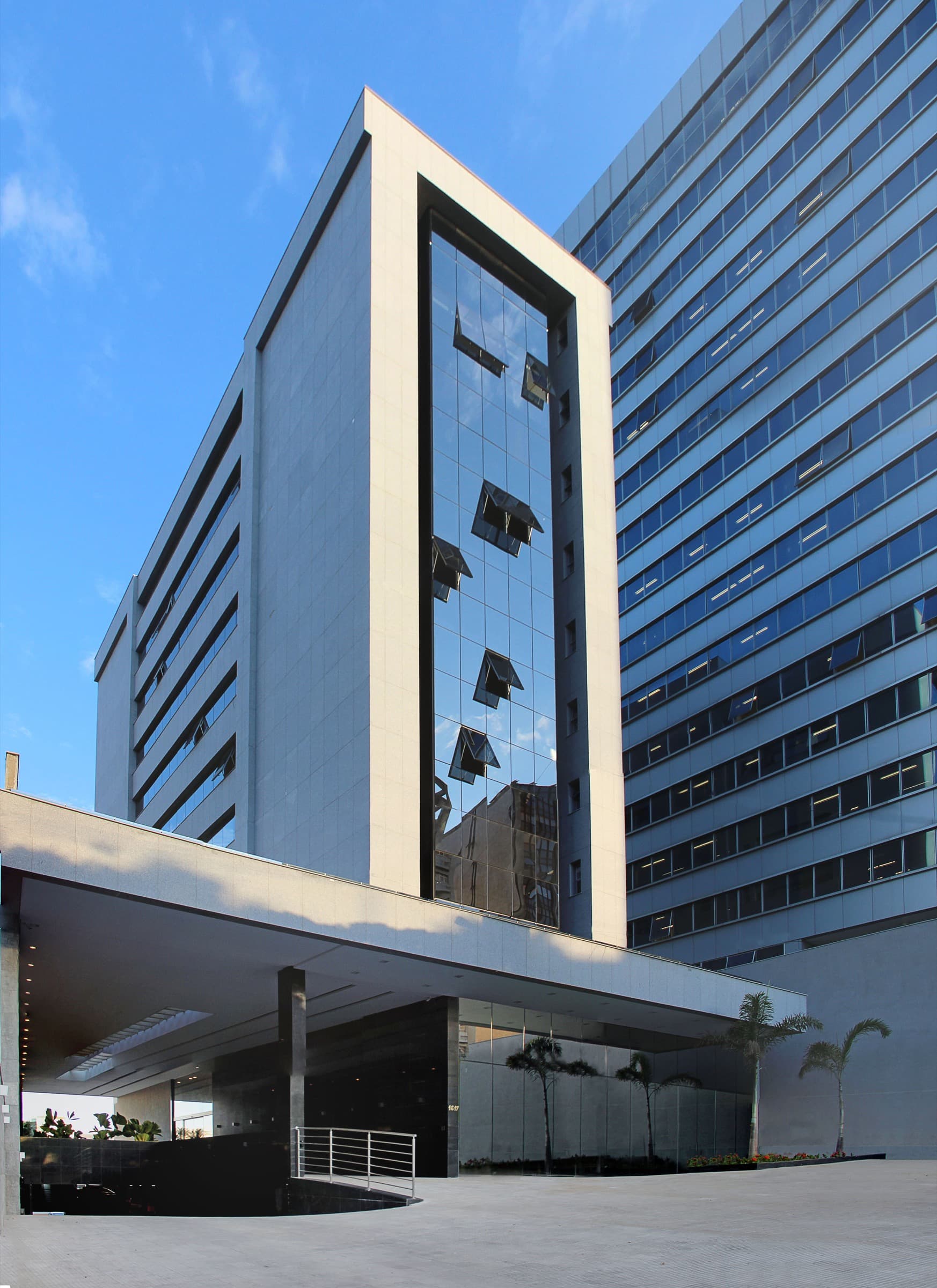 Fachada da unidade Luxemburgo do Desk Coworking