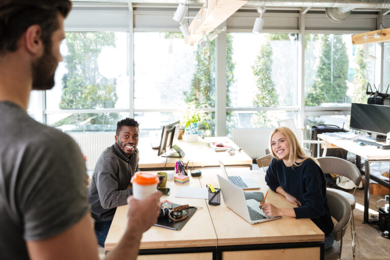 networking e oportunidades de negócios em coworking
